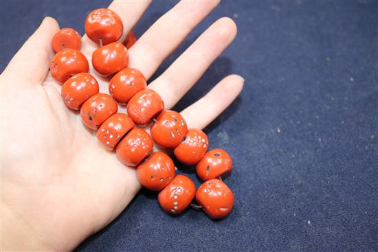 Mixed jewellery including costume, an amber necklace and a carved cameo shell.